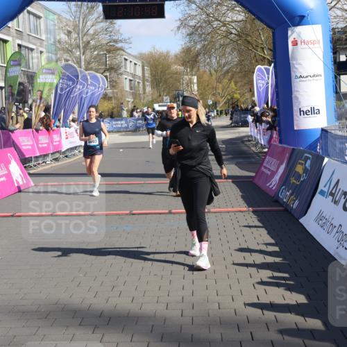 12.04.2026 - 45. Internationalen Wilhelmsburger Insellauf Strokosch-Dieckow http://msf.ph/oto/9466728 12.04.2026 11:00:47 Ziel 2646, 4991, 4993 meine-sportfotos.de