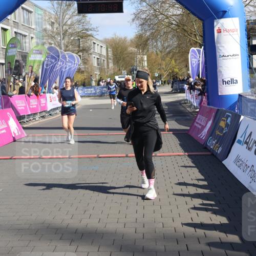 12.04.2026 - 45. Internationalen Wilhelmsburger Insellauf Strokosch-Dieckow http://msf.ph/oto/9466733 12.04.2026 11:00:47 Ziel 2646, 4991, 4993 meine-sportfotos.de