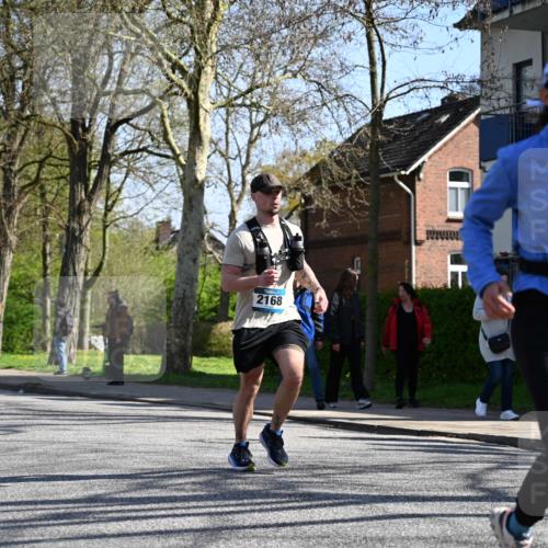 12.04.2026 - 45. Internationalen Wilhelmsburger Insellauf J. Mangold http://msf.ph/oto/9466735 12.04.2026 11:02:50 Ziel 2122, 3878, 2016, 3052, 4513, 2168, 3910, 3700, 3716, 3223, 4246, 4382, 5816, 3384, 2950, 5460, 4141, 2422 meine-sportfotos.de