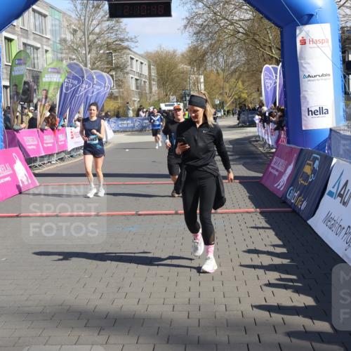 12.04.2026 - 45. Internationalen Wilhelmsburger Insellauf Strokosch-Dieckow http://msf.ph/oto/9466740 12.04.2026 11:00:47 Ziel 2646, 4991, 4993 meine-sportfotos.de