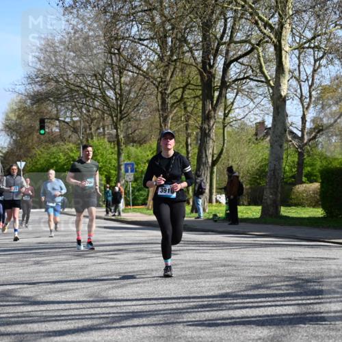 12.04.2026 - 45. Internationalen Wilhelmsburger Insellauf J. Mangold http://msf.ph/oto/9466741 12.04.2026 11:02:51 Ziel 3878, 2016, 3052, 4513, 2168, 3910, 3700, 3716, 3223, 4246, 4382, 5816, 3384, 2950, 5460, 4141, 2422 meine-sportfotos.de