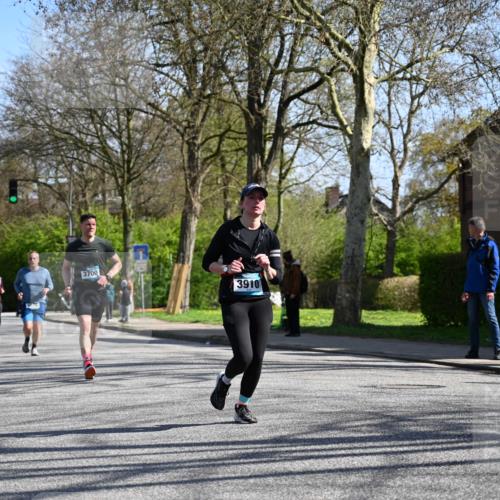 12.04.2026 - 45. Internationalen Wilhelmsburger Insellauf J. Mangold http://msf.ph/oto/9466749 12.04.2026 11:02:52 Ziel 2016, 3052, 4513, 2168, 3910, 3700, 3716, 3223, 4246, 4382, 5816, 3384, 2950, 5460, 4141, 2422 meine-sportfotos.de