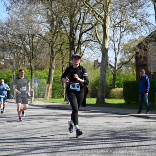 12.04.2026 - 45. Internationalen Wilhelmsburger Insellauf J. Mangold http://msf.ph/oto/9466753 12.04.2026 11:02:52 Ziel 2016, 3052, 4513, 2168, 3910, 3700, 3716, 3223, 4246, 4382, 5816, 3384, 2950, 5460, 4141, 2422 meine-sportfotos.de