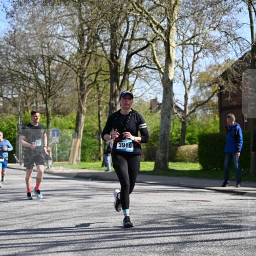 12.04.2026 - 45. Internationalen Wilhelmsburger Insellauf J. Mangold http://msf.ph/oto/9466756 12.04.2026 11:02:52 Ziel 2016, 3052, 4513, 2168, 3910, 3700, 3716, 3223, 4246, 4382, 5816, 3384, 2950, 5460, 4141, 2422 meine-sportfotos.de