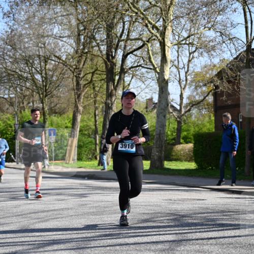 12.04.2026 - 45. Internationalen Wilhelmsburger Insellauf J. Mangold http://msf.ph/oto/9466757 12.04.2026 11:02:52 Ziel 2016, 3052, 4513, 2168, 3910, 3700, 3716, 3223, 4246, 4382, 5816, 3384, 2950, 5460, 4141, 2422 meine-sportfotos.de