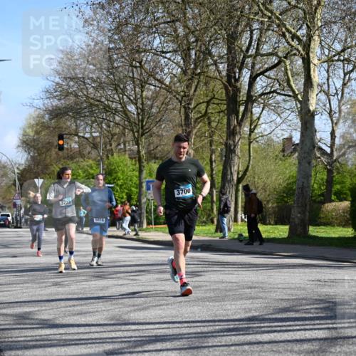 12.04.2026 - 45. Internationalen Wilhelmsburger Insellauf J. Mangold http://msf.ph/oto/9466771 12.04.2026 11:02:53 Ziel 2016, 3052, 4513, 2168, 3910, 3700, 3716, 3223, 4246, 4382, 5816, 3384, 2950, 5460, 5460, 4141, 2422 meine-sportfotos.de
