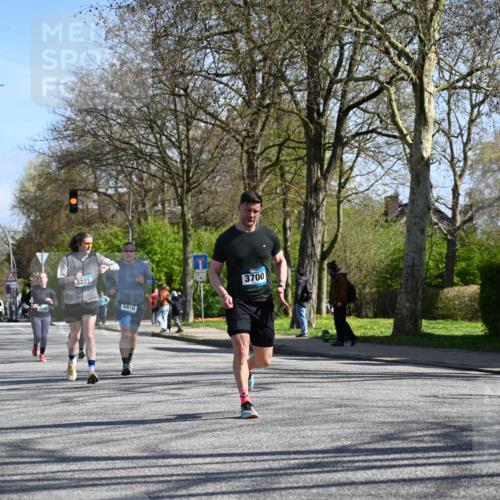 12.04.2026 - 45. Internationalen Wilhelmsburger Insellauf J. Mangold http://msf.ph/oto/9466772 12.04.2026 11:02:53 Ziel 2016, 3052, 4513, 2168, 3910, 3700, 3716, 3223, 4246, 4382, 5816, 3384, 2950, 5460, 5460, 4141, 2422 meine-sportfotos.de