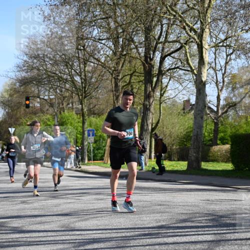 12.04.2026 - 45. Internationalen Wilhelmsburger Insellauf J. Mangold http://msf.ph/oto/9466776 12.04.2026 11:02:54 Ziel 2016, 3052, 4513, 2168, 3910, 3700, 3716, 3223, 4246, 4382, 5816, 3384, 2950, 5460, 4141, 2422, 4141, 2422 meine-sportfotos.de