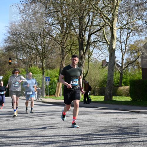 12.04.2026 - 45. Internationalen Wilhelmsburger Insellauf J. Mangold http://msf.ph/oto/9466778 12.04.2026 11:02:54 Ziel 2016, 3052, 4513, 2168, 3910, 3700, 3716, 3223, 4246, 4382, 5816, 3384, 2950, 5460, 4141, 2422, 4141, 2422 meine-sportfotos.de