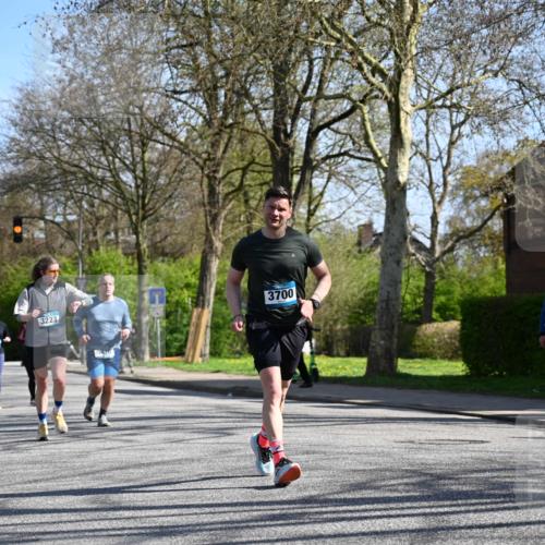 12.04.2026 - 45. Internationalen Wilhelmsburger Insellauf J. Mangold http://msf.ph/oto/9466783 12.04.2026 11:02:54 Ziel 2016, 3052, 4513, 2168, 3910, 3700, 3716, 3223, 4246, 4382, 5816, 3384, 2950, 5460, 4141, 2422, 4141, 2422 meine-sportfotos.de