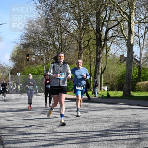 12.04.2026 - 45. Internationalen Wilhelmsburger Insellauf J. Mangold http://msf.ph/oto/9466793 12.04.2026 11:02:56 Ziel 3052, 4513, 2168, 3910, 3700, 3716, 3223, 4246, 4382, 5816, 3384, 2950, 5460, 4141, 2422 meine-sportfotos.de