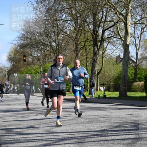 12.04.2026 - 45. Internationalen Wilhelmsburger Insellauf J. Mangold http://msf.ph/oto/9466794 12.04.2026 11:02:56 Ziel 3052, 4513, 2168, 3910, 3700, 3716, 3223, 4246, 4382, 5816, 3384, 2950, 5460, 4141, 2422 meine-sportfotos.de