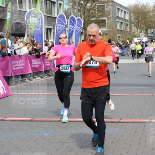 12.04.2026 - 45. Internationalen Wilhelmsburger Insellauf Strokosch-Dieckow http://msf.ph/oto/9466807 12.04.2026 13:10:46 Ziel 4910, 4278, 4935, 2129, 2982, 2121, 2289, 4250 meine-sportfotos.de