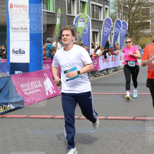 12.04.2026 - 45. Internationalen Wilhelmsburger Insellauf Strokosch-Dieckow http://msf.ph/oto/9466813 12.04.2026 13:10:45 Ziel 4910, 4278, 4935, 2129, 2982, 2121, 2289 meine-sportfotos.de
