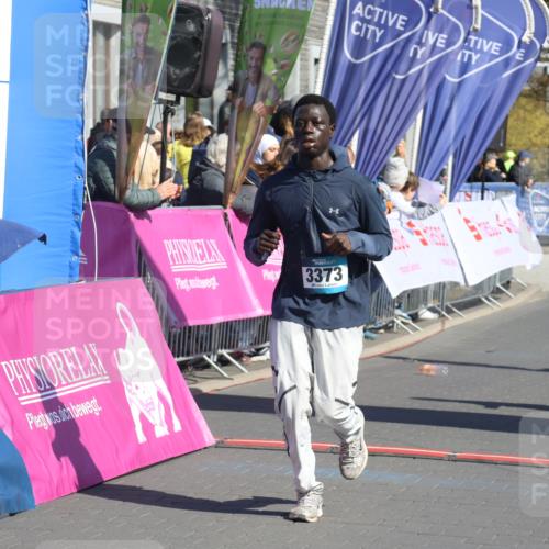12.04.2026 - 45. Internationalen Wilhelmsburger Insellauf Strokosch-Dieckow http://msf.ph/oto/9466820 12.04.2026 11:00:59 Ziel 3373, 4632, 2389 meine-sportfotos.de