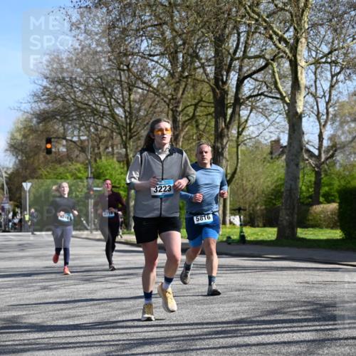 12.04.2026 - 45. Internationalen Wilhelmsburger Insellauf J. Mangold http://msf.ph/oto/9466821 12.04.2026 11:02:56 Ziel 3052, 4513, 2168, 3910, 3700, 3716, 3223, 4246, 4382, 5816, 3384, 2950, 5460, 4141, 2422 meine-sportfotos.de