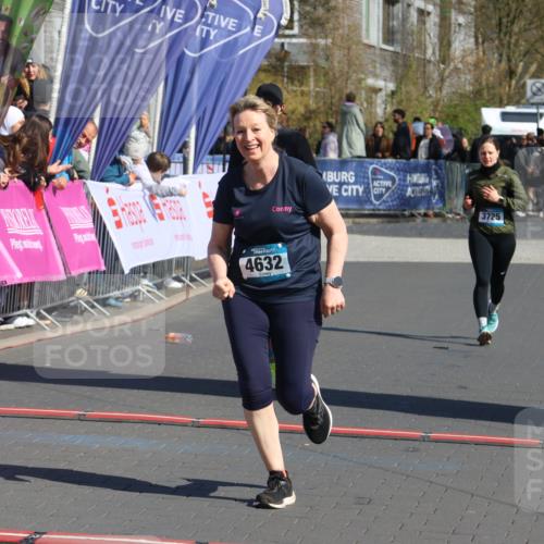 12.04.2026 - 45. Internationalen Wilhelmsburger Insellauf Strokosch-Dieckow http://msf.ph/oto/9466855 12.04.2026 11:01:01 Ziel 3373, 4632, 2389 meine-sportfotos.de