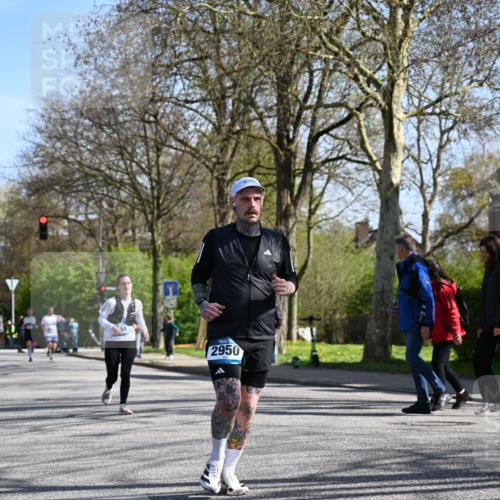 12.04.2026 - 45. Internationalen Wilhelmsburger Insellauf J. Mangold http://msf.ph/oto/9466885 12.04.2026 11:03:07 Ziel 3910, 3700, 3716, 3223, 4246, 4382, 5816, 3384, 2950, 5460, 4141, 2422, 4732, 2914, 5842 meine-sportfotos.de