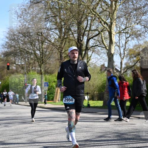 12.04.2026 - 45. Internationalen Wilhelmsburger Insellauf J. Mangold http://msf.ph/oto/9466888 12.04.2026 11:03:07 Ziel 3910, 3700, 3716, 3223, 4246, 4382, 5816, 3384, 2950, 5460, 4141, 2422, 4732, 2914, 5842 meine-sportfotos.de