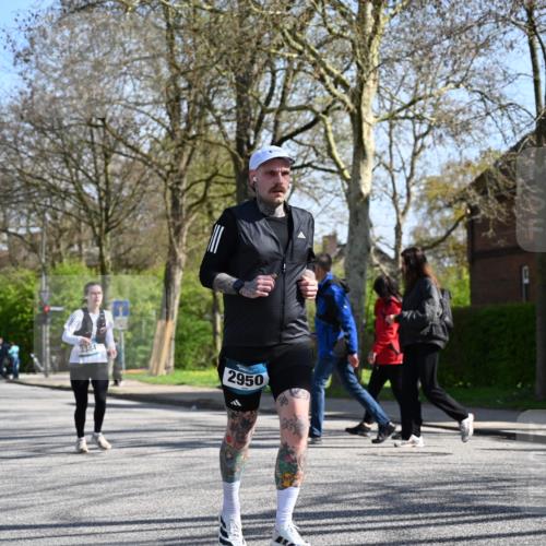 12.04.2026 - 45. Internationalen Wilhelmsburger Insellauf J. Mangold http://msf.ph/oto/9466894 12.04.2026 11:03:07 Ziel 3910, 3700, 3716, 3223, 4246, 4382, 5816, 3384, 2950, 5460, 4141, 2422, 4732, 2914, 5842 meine-sportfotos.de