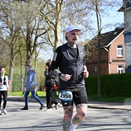 12.04.2026 - 45. Internationalen Wilhelmsburger Insellauf J. Mangold http://msf.ph/oto/9466908 12.04.2026 11:03:08 Ziel 3700, 3716, 3223, 4246, 4382, 5816, 3384, 2950, 5460, 4141, 2422, 4732, 2914, 5842 meine-sportfotos.de