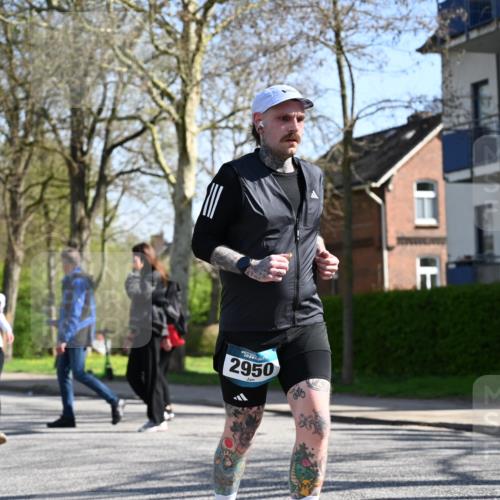 12.04.2026 - 45. Internationalen Wilhelmsburger Insellauf J. Mangold http://msf.ph/oto/9466911 12.04.2026 11:03:08 Ziel 3700, 3716, 3223, 4246, 4382, 5816, 3384, 2950, 5460, 4141, 2422, 4732, 2914, 5842 meine-sportfotos.de