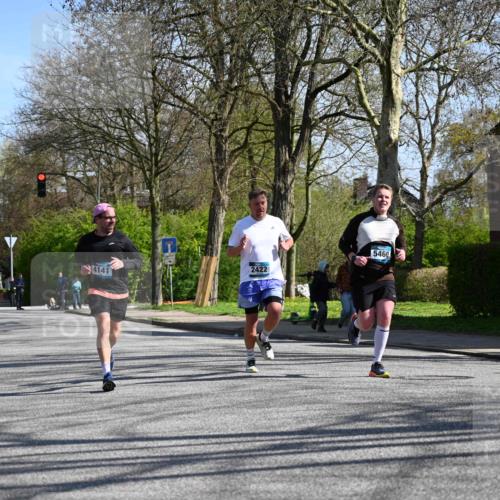 12.04.2026 - 45. Internationalen Wilhelmsburger Insellauf J. Mangold http://msf.ph/oto/9466936 12.04.2026 11:03:17 Ziel 3384, 2950, 5460, 4141, 2422, 4732, 2914, 5842, 2005 meine-sportfotos.de
