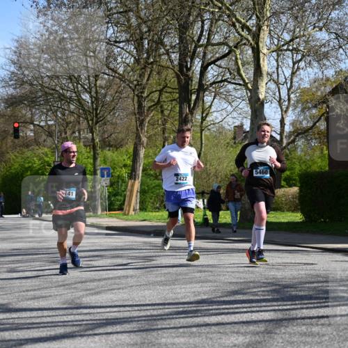 12.04.2026 - 45. Internationalen Wilhelmsburger Insellauf J. Mangold http://msf.ph/oto/9466938 12.04.2026 11:03:17 Ziel 3384, 2950, 5460, 4141, 2422, 4732, 2914, 5842, 2005 meine-sportfotos.de