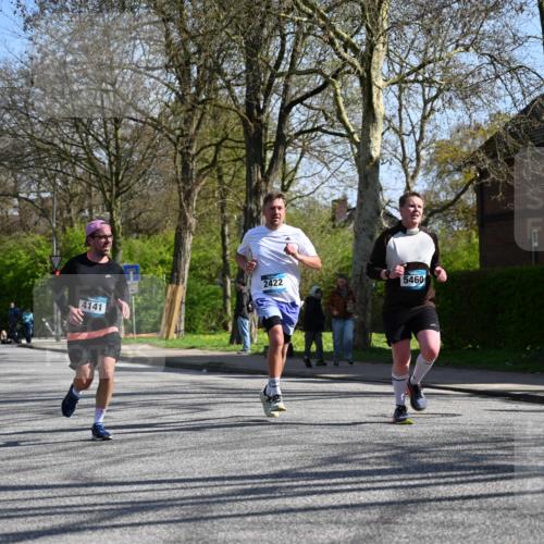 12.04.2026 - 45. Internationalen Wilhelmsburger Insellauf J. Mangold http://msf.ph/oto/9466942 12.04.2026 11:03:17 Ziel 3384, 2950, 5460, 4141, 2422, 4732, 2914, 5842, 2005 meine-sportfotos.de