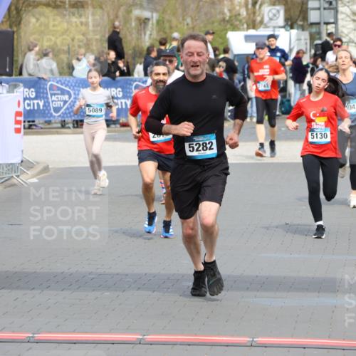 12.04.2026 - 45. Internationalen Wilhelmsburger Insellauf Strokosch-Dieckow http://msf.ph/oto/9466948 12.04.2026 13:10:28 Ziel 3557, 3729, 3890, 5282, 2072, 5130 meine-sportfotos.de