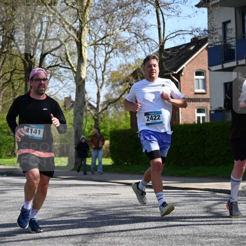 12.04.2026 - 45. Internationalen Wilhelmsburger Insellauf J. Mangold http://msf.ph/oto/9466969 12.04.2026 11:03:19 Ziel 3384, 2950, 5460, 4141, 2422, 4732, 2914, 5842, 2005 meine-sportfotos.de