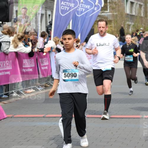 12.04.2026 - 45. Internationalen Wilhelmsburger Insellauf Strokosch-Dieckow http://msf.ph/oto/9467014 12.04.2026 13:10:20 Ziel 3807, 4794, 2687, 5090, 5256, 4419, 5454, 5624, 5005, 3557 meine-sportfotos.de