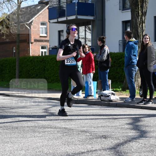 12.04.2026 - 45. Internationalen Wilhelmsburger Insellauf J. Mangold http://msf.ph/oto/9467015 12.04.2026 11:03:53 Ziel 2914, 5842, 2005, 2221, 3027, 3015, 5533, 2664, 5792, 4059, 4489, 4686, 3615 meine-sportfotos.de