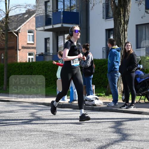 12.04.2026 - 45. Internationalen Wilhelmsburger Insellauf J. Mangold http://msf.ph/oto/9467018 12.04.2026 11:03:53 Ziel 2914, 5842, 2005, 2221, 3027, 3015, 5533, 2664, 5792, 4059, 4489, 4686, 3615 meine-sportfotos.de