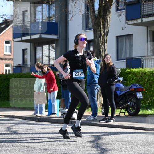 12.04.2026 - 45. Internationalen Wilhelmsburger Insellauf J. Mangold http://msf.ph/oto/9467021 12.04.2026 11:03:54 Ziel 5842, 2005, 2221, 3027, 3027, 3015, 5533, 2664, 5792, 4059, 4489, 4686, 3615 meine-sportfotos.de