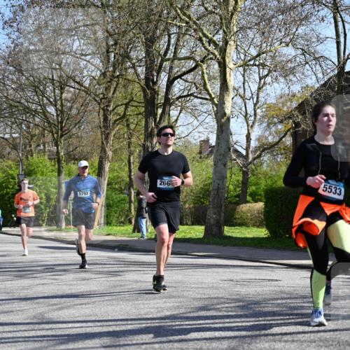 12.04.2026 - 45. Internationalen Wilhelmsburger Insellauf J. Mangold http://msf.ph/oto/9467069 12.04.2026 11:04:07 Ziel 2221, 3027, 3015, 5533, 2664, 5792, 4059, 4489, 4686, 3615, 2211, 2211, 3978, 4484, 4486, 3678, 2204, 5570, 3679 meine-sportfotos.de