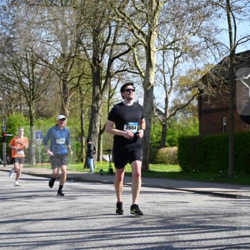 12.04.2026 - 45. Internationalen Wilhelmsburger Insellauf J. Mangold http://msf.ph/oto/9467075 12.04.2026 11:04:08 Ziel 2221, 3027, 3015, 5533, 2664, 5792, 4059, 4489, 4686, 4686, 3615, 2211, 3978, 4484, 4486, 3678, 2204, 5570, 3679 meine-sportfotos.de