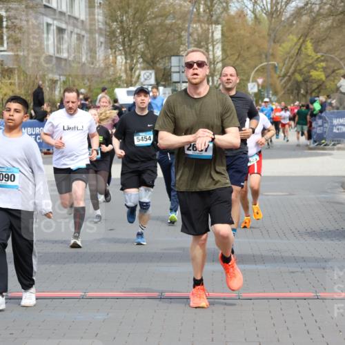 12.04.2026 - 45. Internationalen Wilhelmsburger Insellauf Strokosch-Dieckow http://msf.ph/oto/9467089 12.04.2026 13:10:19 Ziel 3807, 4794, 2687, 5090, 5256, 4419, 5454, 5624, 5005 meine-sportfotos.de