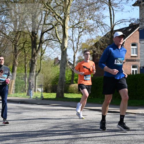 12.04.2026 - 45. Internationalen Wilhelmsburger Insellauf J. Mangold http://msf.ph/oto/9467090 12.04.2026 11:04:10 Ziel 2221, 3027, 3015, 5533, 2664, 5792, 4059, 4489, 4686, 3615, 2211, 3978, 4484, 4486, 3678, 2204, 5570, 3679, 3064 meine-sportfotos.de