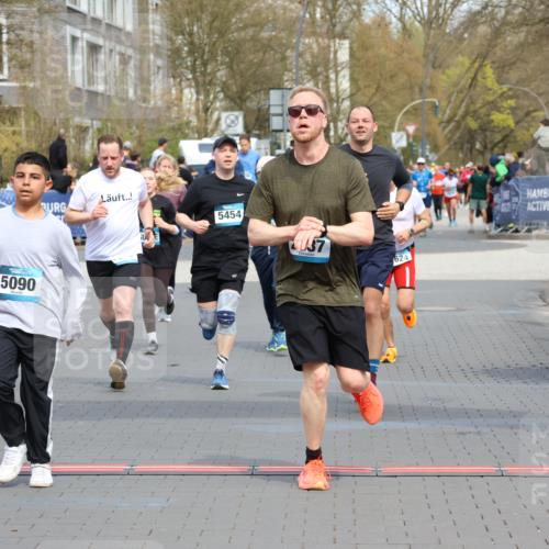 12.04.2026 - 45. Internationalen Wilhelmsburger Insellauf Strokosch-Dieckow http://msf.ph/oto/9467094 12.04.2026 13:10:19 Ziel 3807, 4794, 2687, 5090, 5256, 4419, 5454, 5624, 5005 meine-sportfotos.de