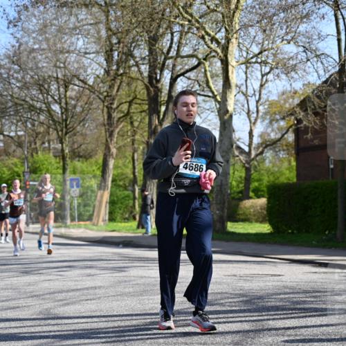 12.04.2026 - 45. Internationalen Wilhelmsburger Insellauf J. Mangold http://msf.ph/oto/9467110 12.04.2026 11:04:12 Ziel 3027, 3015, 5533, 2664, 5792, 4059, 4489, 4686, 3615, 2211, 3978, 4484, 4484, 4486, 3678, 2204, 5570, 3679, 3064 meine-sportfotos.de