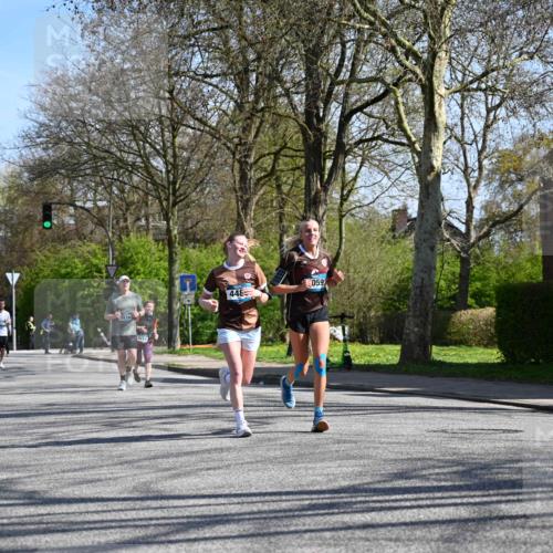 12.04.2026 - 45. Internationalen Wilhelmsburger Insellauf J. Mangold http://msf.ph/oto/9467115 12.04.2026 11:04:15 Ziel 3027, 3015, 5533, 2664, 5792, 4059, 4489, 4686, 3615, 3615, 2211, 3978, 4484, 4486, 3678, 2204, 5570, 3679, 3064 meine-sportfotos.de
