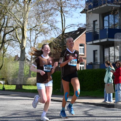 12.04.2026 - 45. Internationalen Wilhelmsburger Insellauf J. Mangold http://msf.ph/oto/9467152 12.04.2026 11:04:17 Ziel 3027, 3015, 5533, 2664, 5792, 4059, 4489, 4686, 3615, 2211, 3978, 4484, 4486, 3678, 2204, 5570, 2204, 5570, 3679, 3064, 2225 meine-sportfotos.de