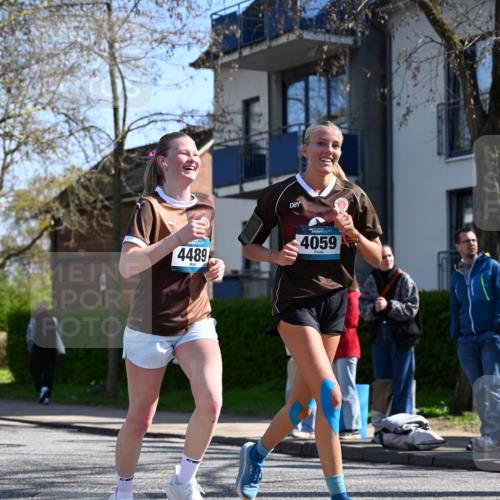 12.04.2026 - 45. Internationalen Wilhelmsburger Insellauf J. Mangold http://msf.ph/oto/9467161 12.04.2026 11:04:17 Ziel 3027, 3015, 5533, 2664, 5792, 4059, 4489, 4686, 3615, 2211, 3978, 4484, 4486, 3678, 2204, 5570, 2204, 5570, 3679, 3064, 2225 meine-sportfotos.de