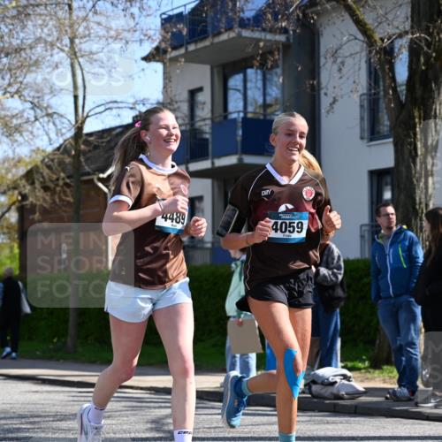 12.04.2026 - 45. Internationalen Wilhelmsburger Insellauf J. Mangold http://msf.ph/oto/9467162 12.04.2026 11:04:17 Ziel 3027, 3015, 5533, 2664, 5792, 4059, 4489, 4686, 3615, 2211, 3978, 4484, 4486, 3678, 2204, 5570, 2204, 5570, 3679, 3064, 2225 meine-sportfotos.de