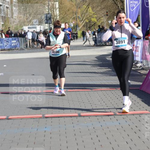 12.04.2026 - 45. Internationalen Wilhelmsburger Insellauf Strokosch-Dieckow http://msf.ph/oto/9467190 12.04.2026 11:17:10 Ziel 5756, 3891, 4590, 2828 meine-sportfotos.de