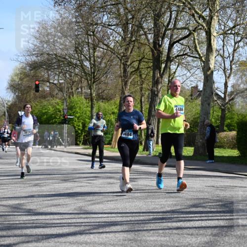 12.04.2026 - 45. Internationalen Wilhelmsburger Insellauf J. Mangold http://msf.ph/oto/9467208 12.04.2026 11:04:33 Ziel 4686, 3615, 2211, 3978, 4484, 4486, 3678, 2204, 5570, 3679, 3064, 3064, 2225, 2203, 2415, 3130, 4286, 4516, 5043, 2730, 2193, 4440, 4870 meine-sportfotos.de