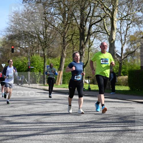 12.04.2026 - 45. Internationalen Wilhelmsburger Insellauf J. Mangold http://msf.ph/oto/9467213 12.04.2026 11:04:34 Ziel 3615, 2211, 3978, 4484, 4486, 3678, 2204, 5570, 3679, 3064, 2225, 2203, 2415, 2203, 2415, 3130, 4286, 4516, 5043, 2730, 2193, 4440, 4870, 2530 meine-sportfotos.de