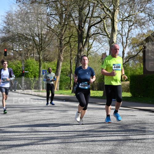 12.04.2026 - 45. Internationalen Wilhelmsburger Insellauf J. Mangold http://msf.ph/oto/9467218 12.04.2026 11:04:34 Ziel 3615, 2211, 3978, 4484, 4486, 3678, 2204, 5570, 3679, 3064, 2225, 2203, 2415, 2203, 2415, 3130, 4286, 4516, 5043, 2730, 2193, 4440, 4870, 2530 meine-sportfotos.de