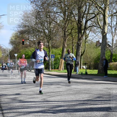 12.04.2026 - 45. Internationalen Wilhelmsburger Insellauf J. Mangold http://msf.ph/oto/9467230 12.04.2026 11:04:35 Ziel 3615, 2211, 3978, 4484, 4486, 3678, 2204, 5570, 3679, 3064, 2225, 2203, 2415, 3130, 4286, 4516, 5043, 2730, 2193, 4440, 4870, 2530 meine-sportfotos.de